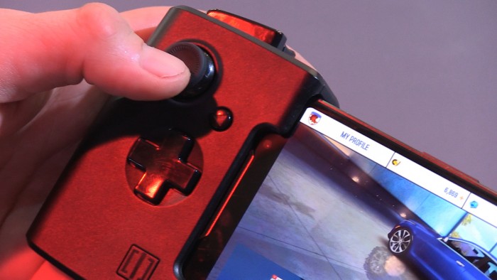 Das Controllermodul erinnert an die Nintendo Switch. (Bild: Klaus Bardenhagen)